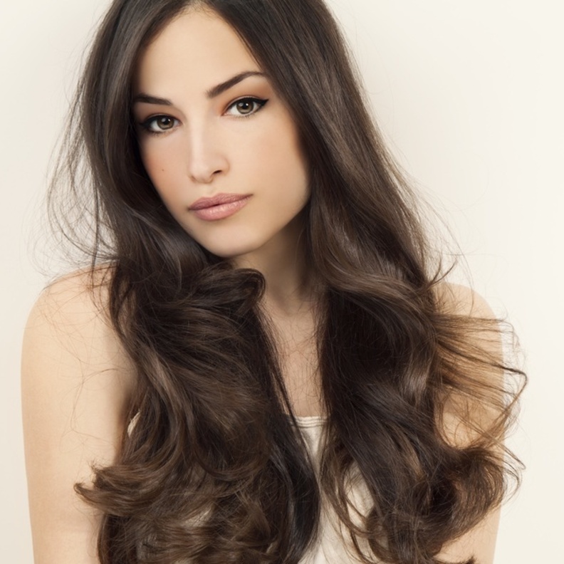 طرق العناية بالشعر وتطويله على خطى المرأة الإماراتية 2021