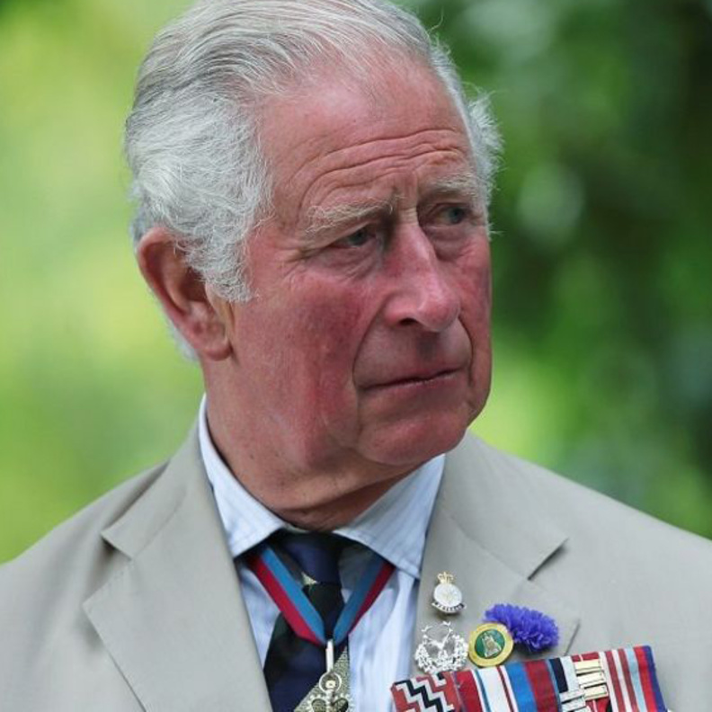 الأمير تشارلز يعلق على ردة فعله بعد مشاهدته صور حريق مروع في قلعة وندسور