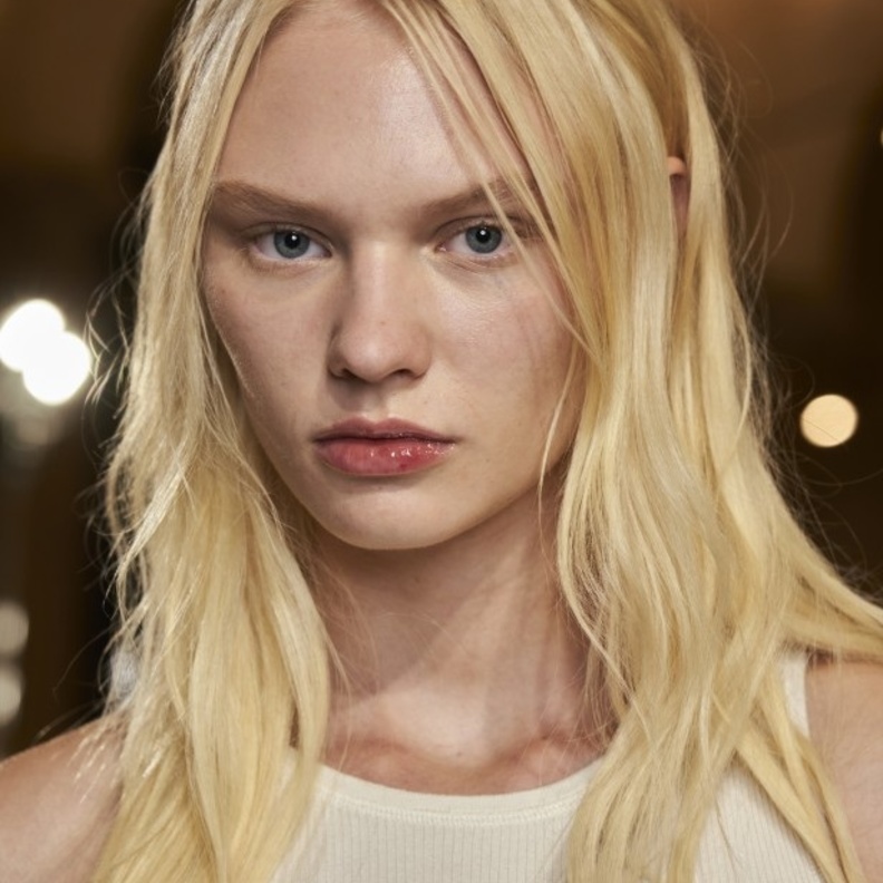 أجمل ألوان صبغات شعر أشقر فاتح جربيها لهذا الموسم 2021