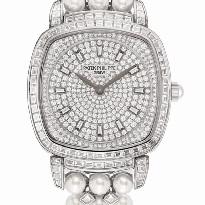 ساعة راقية مرصعة باللؤلؤ من باتيك فيليب Patek Philippe