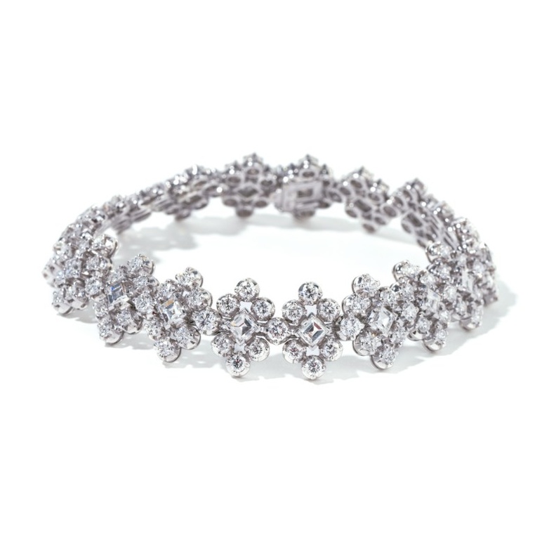  اسوارة مع أحجار الماس بحجم 10.10 قيراط