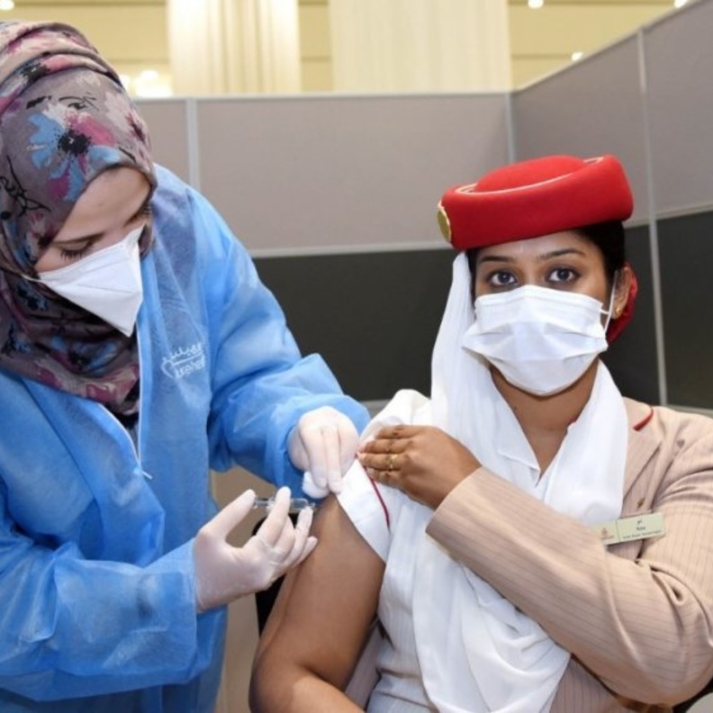  الإمارات ضمن أعلى الدول في التطعيم ضد مرض كوفيد-19