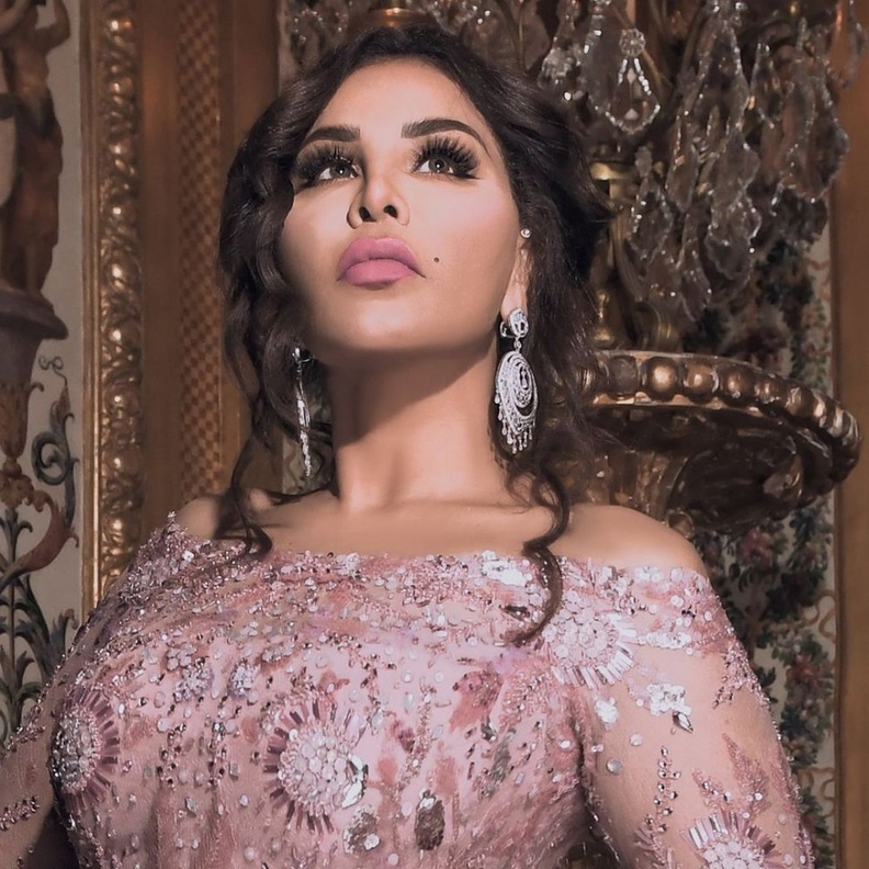  اقراط طويلة بفخامة الالماس من وحي احلام