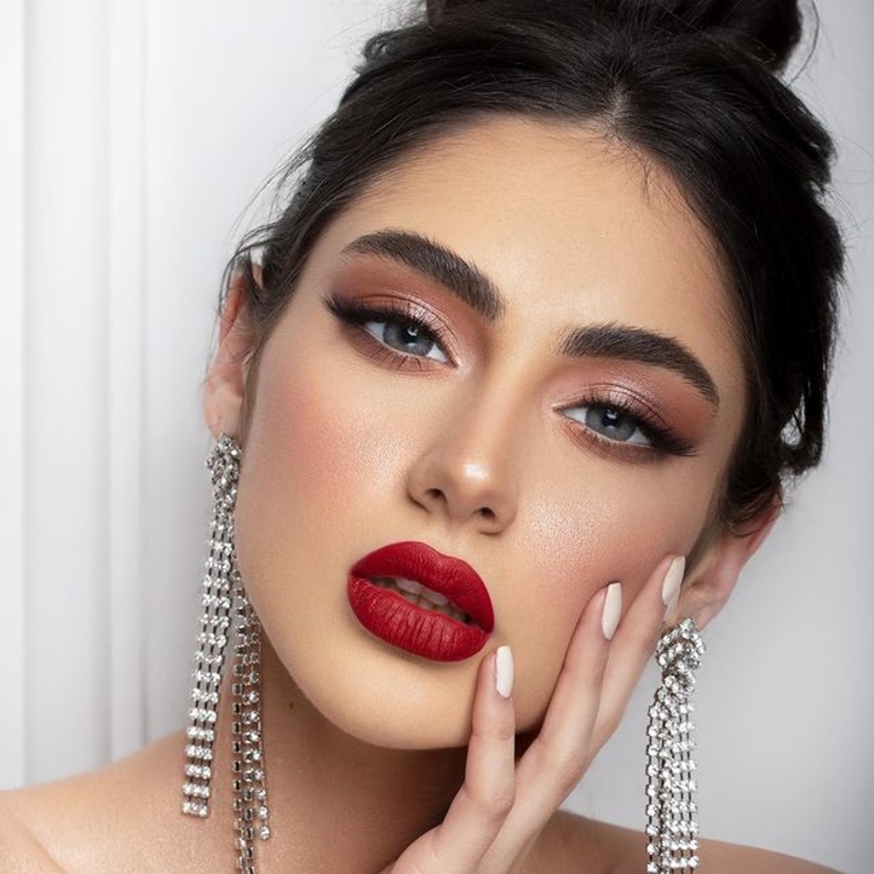 أجمل رسمات مكياج للسهرات بأسلوب خبيرة التجميل الإماراتية ميرا الحمادي