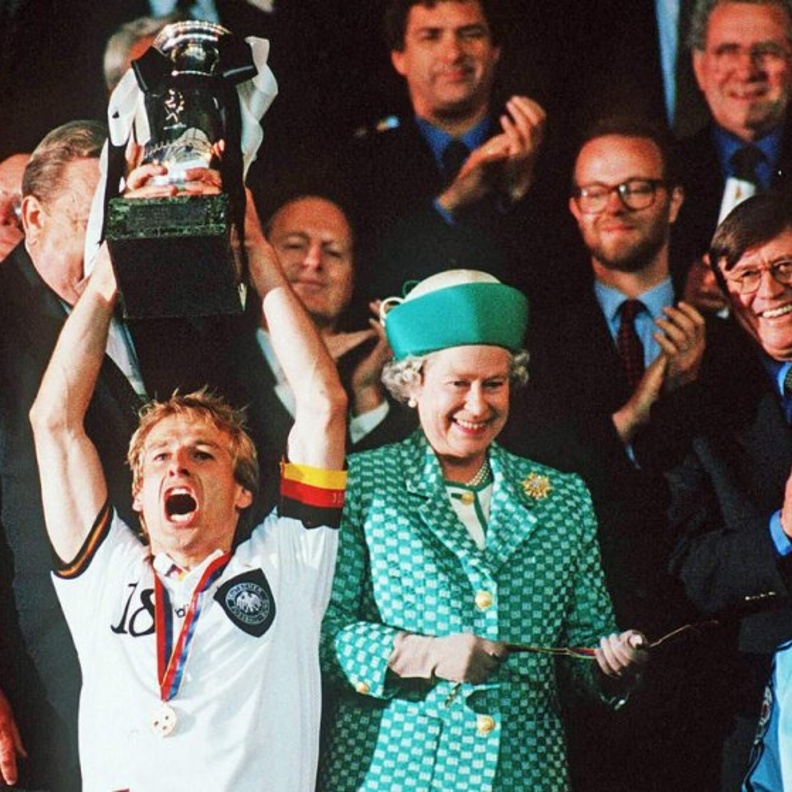 كرة القدم.. لعبة الفقراء التي تشجعها العائلة المالكة البريطانية.. فما هي فرقها ‏المفضلة؟