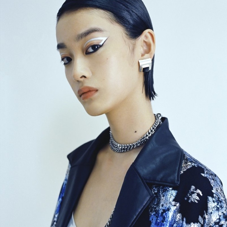  مكياج ملون وجريء طبّقيه بشكل متجدد لسهرات ربيع 2021 من دار Ricostru