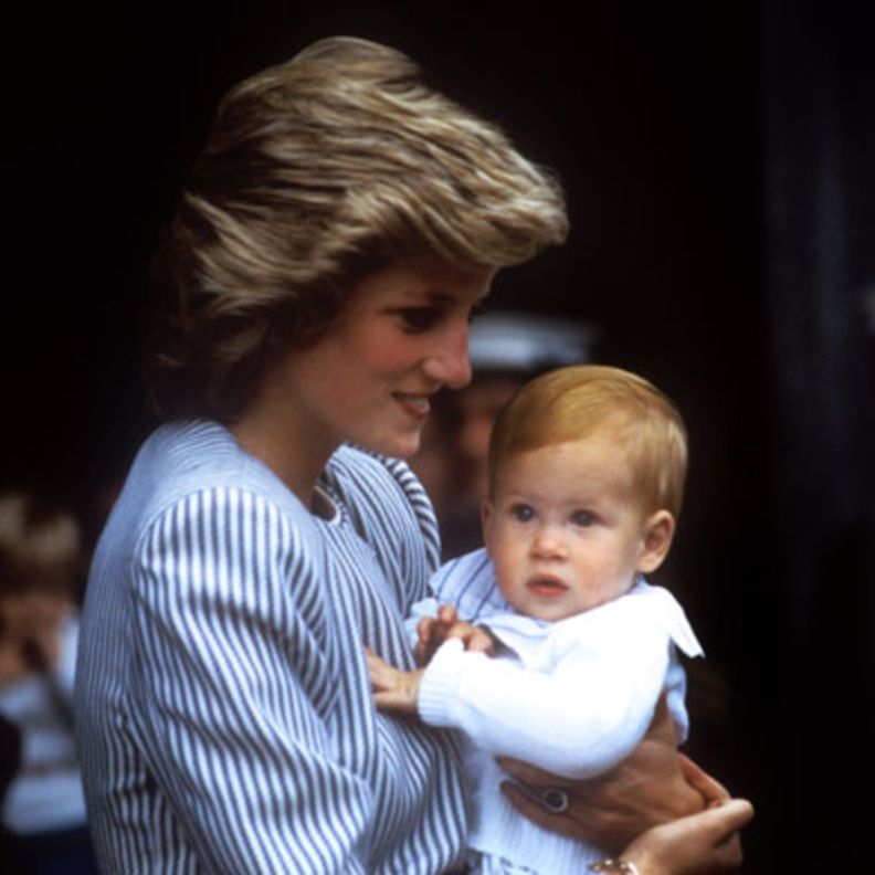 مع اقتراب موعد ولادة الأميرة يوجين.. أجمل صور أطفال العائلة المالكة البريطانية