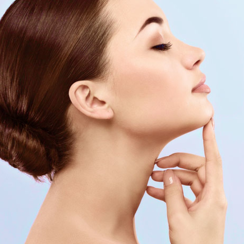 تمارين رفع الذقن لتعريض الفك