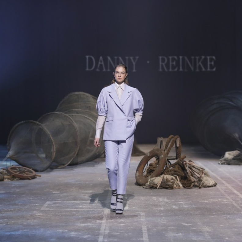 تضمّن البرنامج محادثات طاولة مستديرة متعمّقة ومقابلات مع مصممين وصانعي أفلام