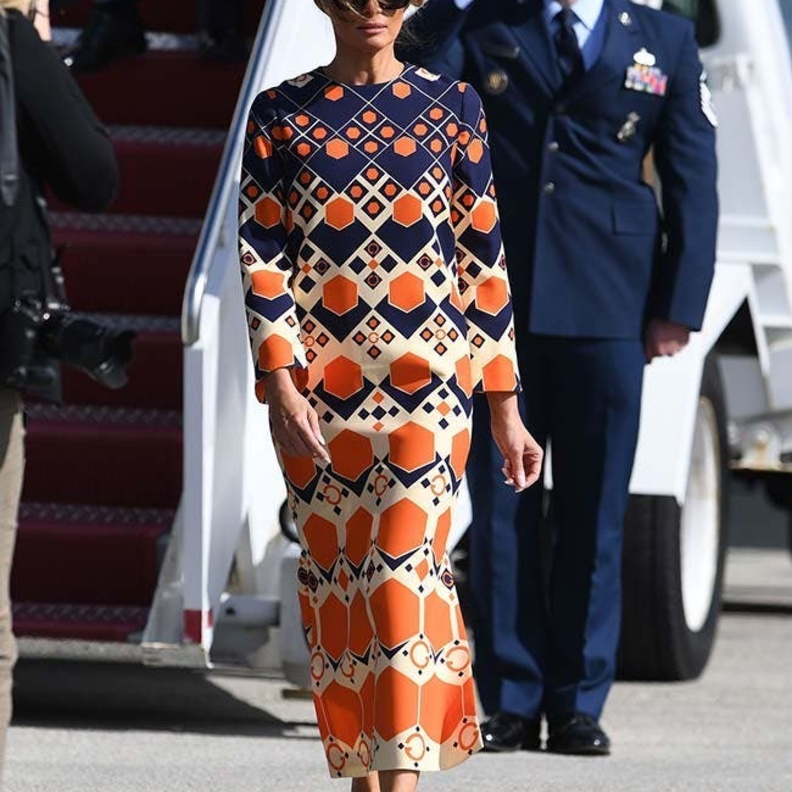 اختارت لارا زوجة اريك ترامب فستان أسود مع معطف باللون العسلي