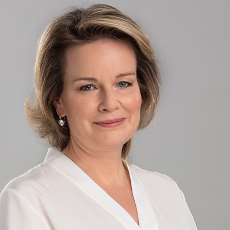 صورة رسمية جديدة للملكة ماتيلد بمناسبة عيد ميلادها 48