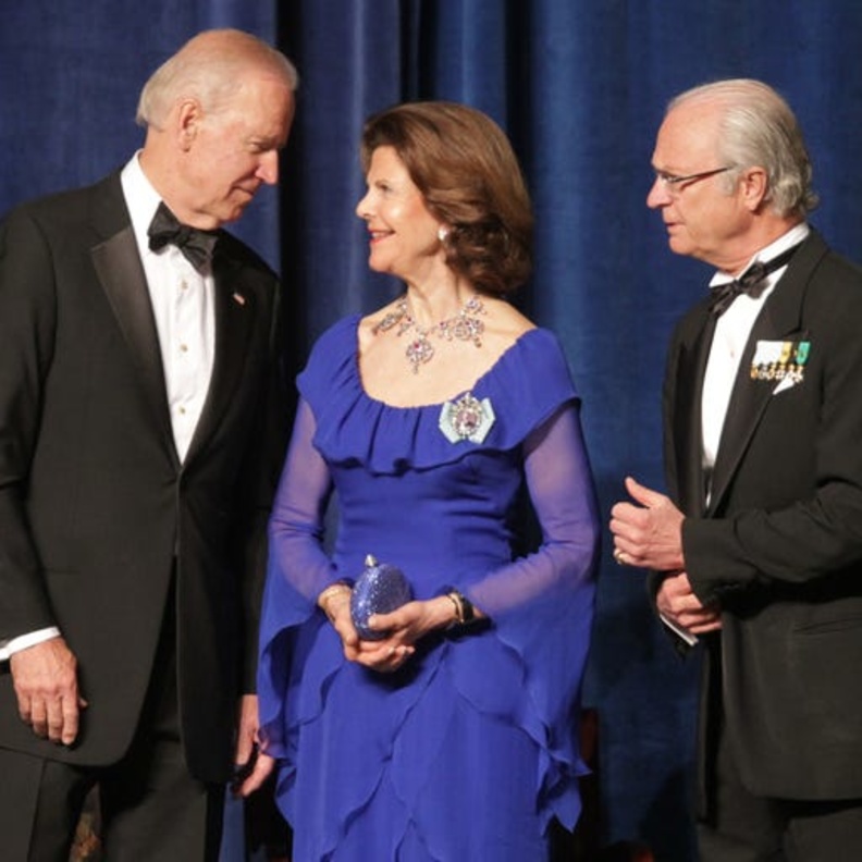 التقى بايدن أيضا بالملك كارل السادس عشر غوستاف  ملك السويد وزوجته الملكة سيلفيا 