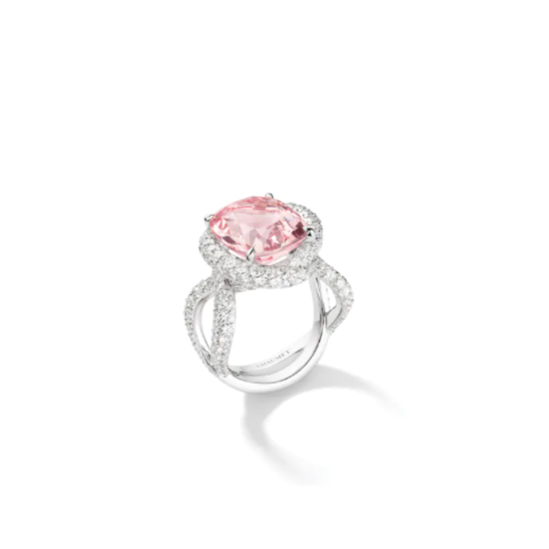 مجوهرات ناعمة مرصعة باحجار المورجانيت من دار Chaumet