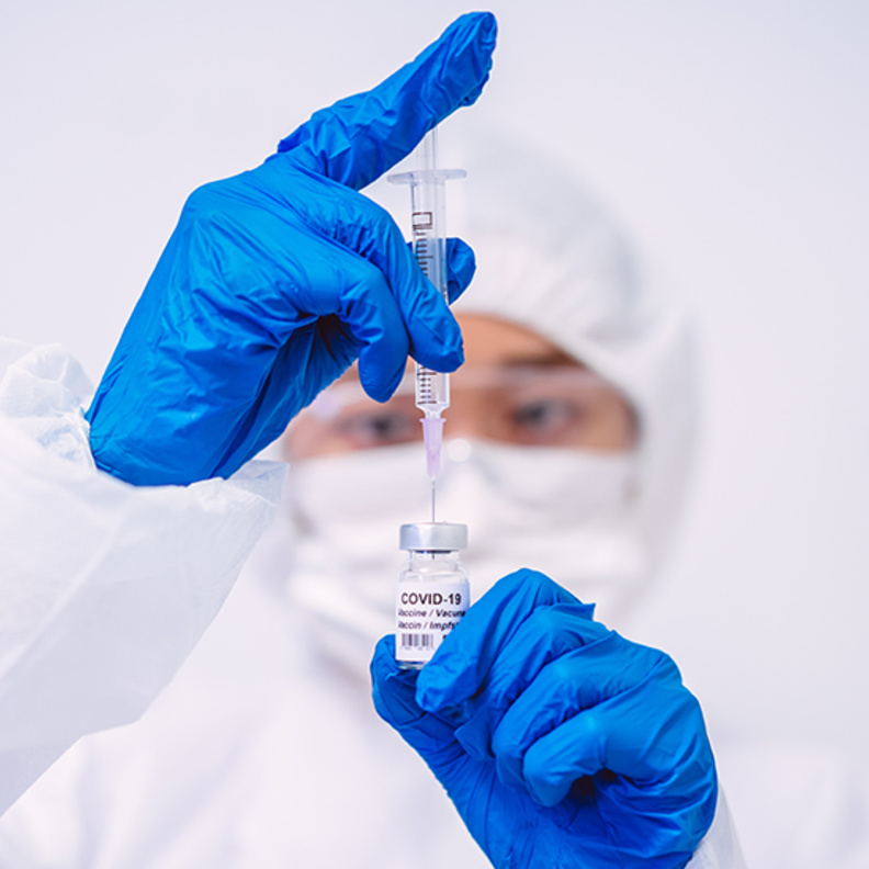 الإمارات تعتزم تطعيم نصف السكان خلال الربع الأول من 2021