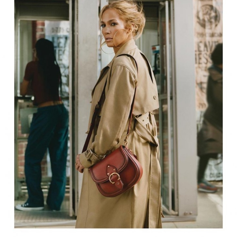 الحملة الاعلانية الخاصة بدار ديور