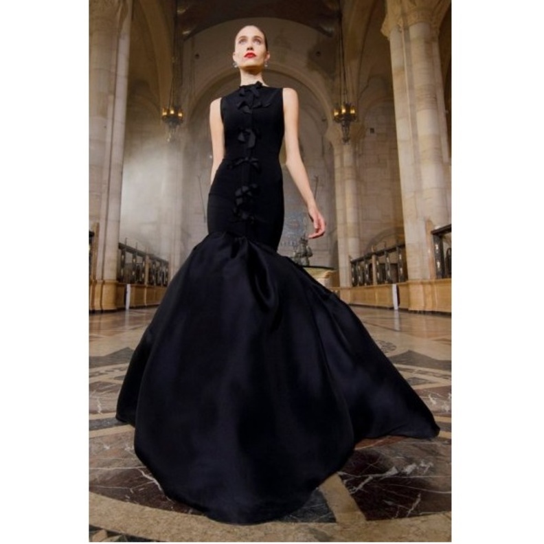 فستان راقي من Carolina Herrera  