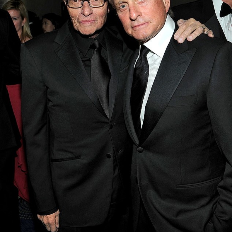 لاري كينج ومايكل دوجلاس