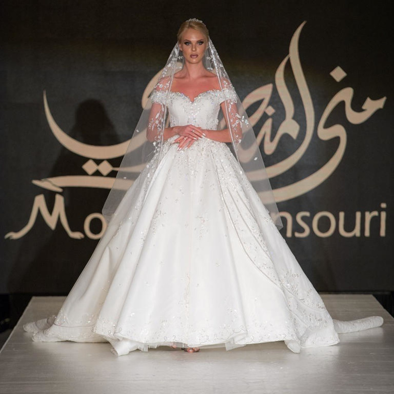 فستان زفاف من منى المنصوري