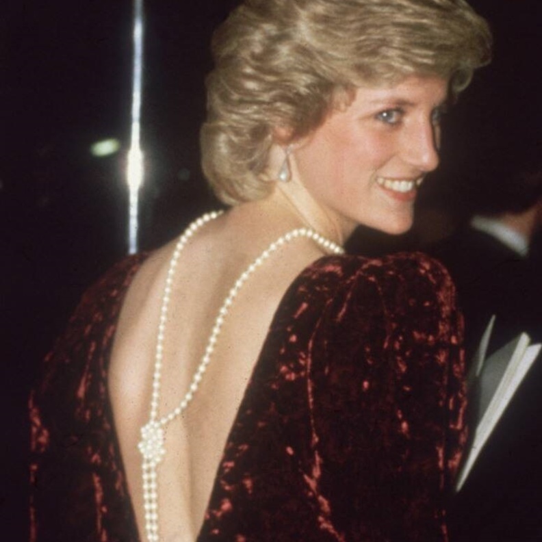  الأميرة الراحلة ديانا Princess Diana بسلسال الظهر المفتوح