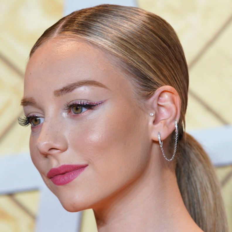 لمسة وردية مثالية بأسلوب إستر