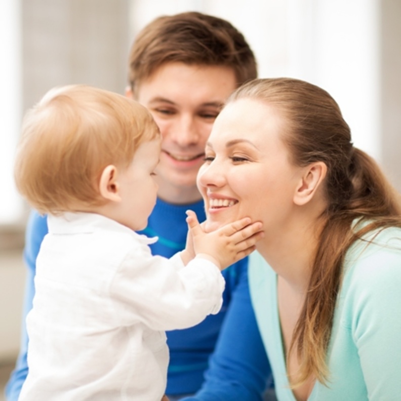 نصائح تربوية لتحقيق التواصل القوي بين الوالدين والطفل