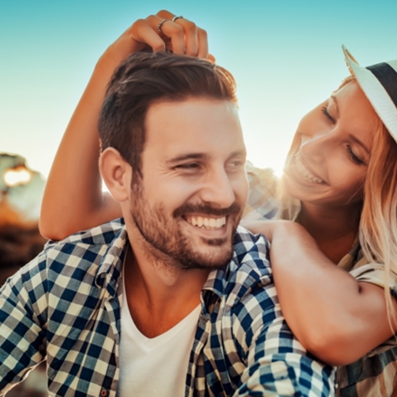 5 عبارات امدحي بها زوجك وأكسبيه للأبد