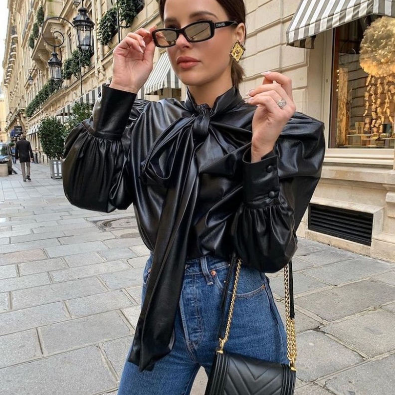 اعتمدي توب بتصميم عصري مع الأكمام المنفوخة لاطلالة مميزة