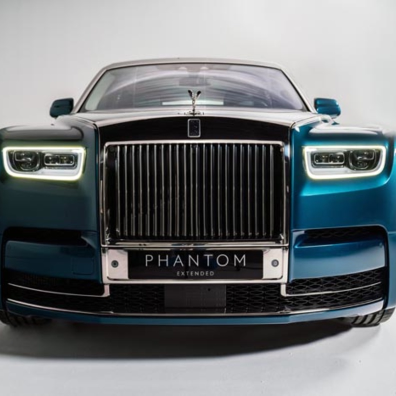 فانتوم ‘Iridescent Opulence’  تحفة فنية من رولز-رويس تصل إلى أبوظبي