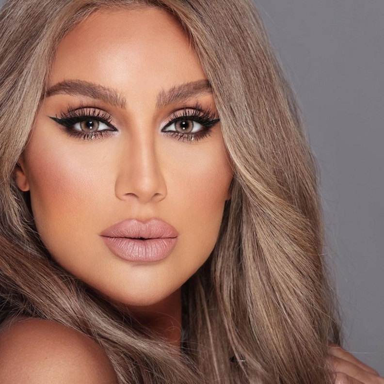 عمليات تجميل الفنانات وتكبير الشفاه