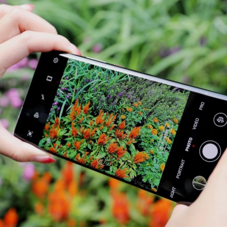 مقارنة بين هاتف HUAWEI Mate 40 Pro وهاتف Samsung Galaxy S21