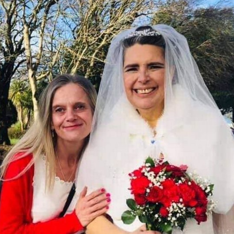 عروس تحتضر بالسرطان تحقق حلمها بالزواج