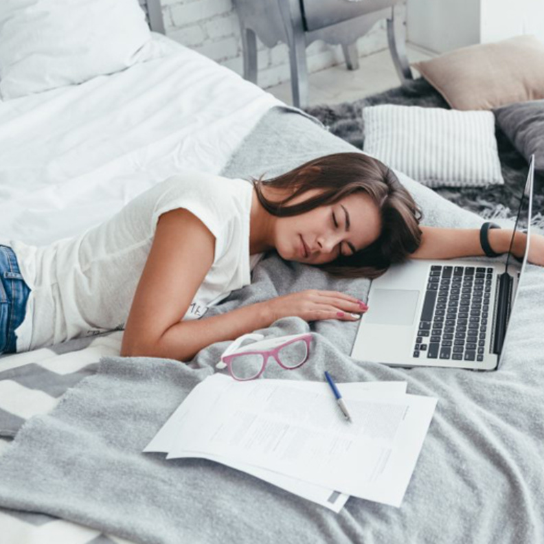 القيلولة طريقة للبقاء سريع البديهة والمحافظة على القدرات العقلية