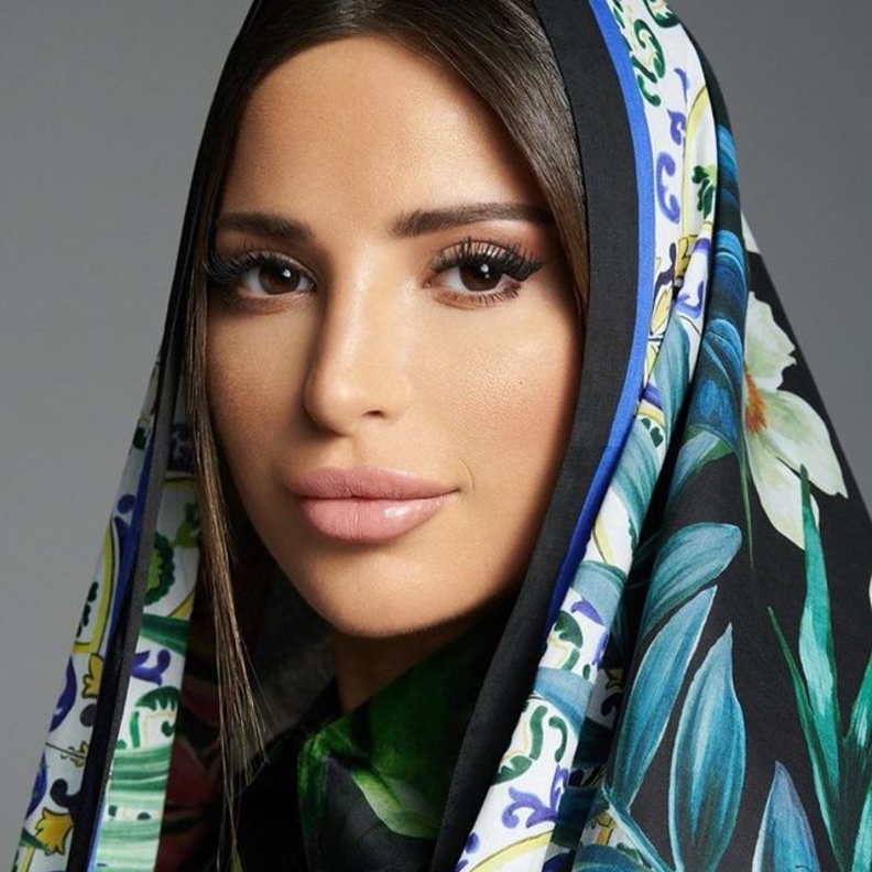 الفاشينستا الإماراتية فاطمة حسام