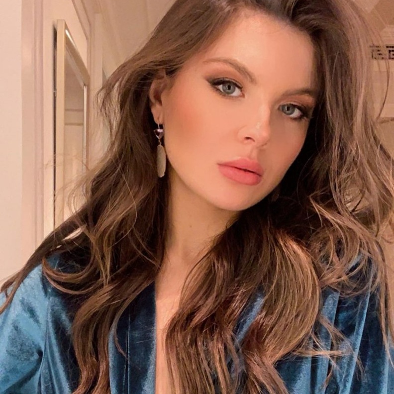 خطوات عمل مكياج ناعم للنهار بأسلوب مايا رعيدي