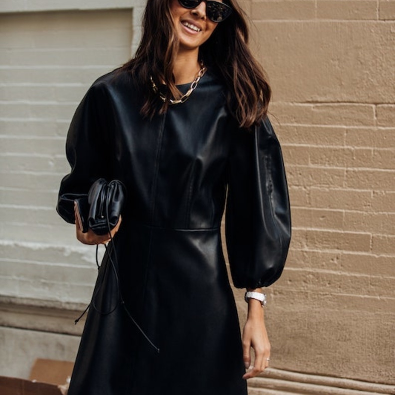 تألقي باجمل موديلات فساتين الجلد موضة هذا الموسم