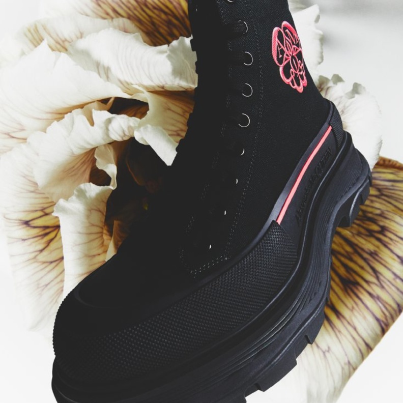 تشكيلة ألكسندر ماكوين ليوم الحب ورأس السنة الصينية