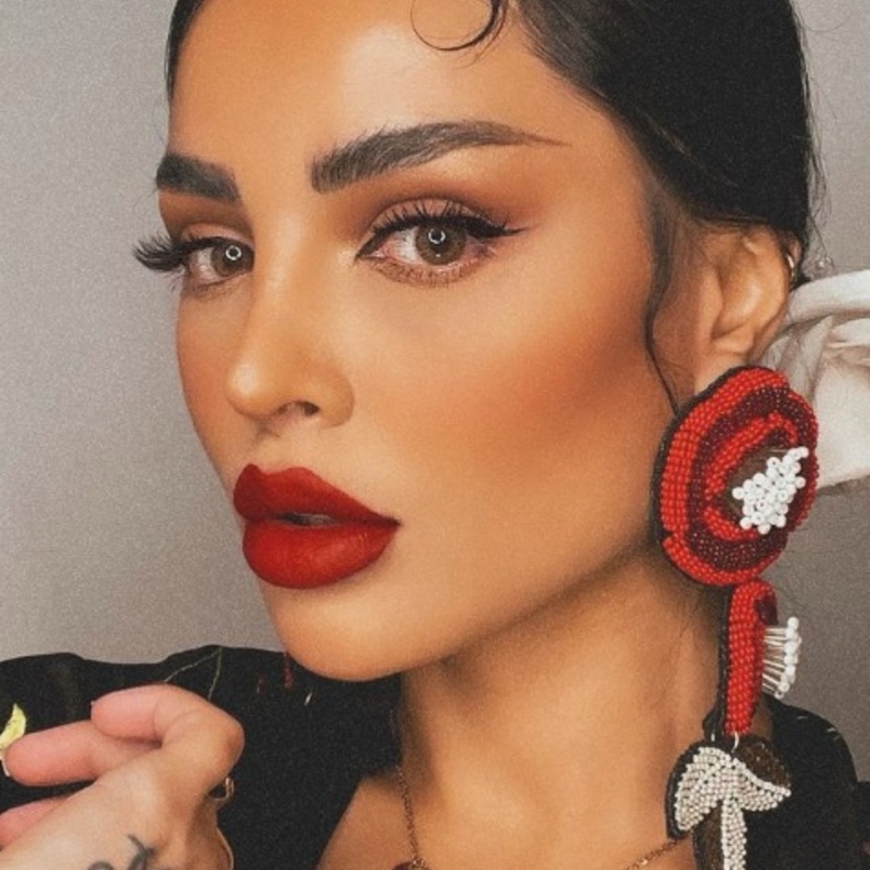 شبيهة نادين نجيم