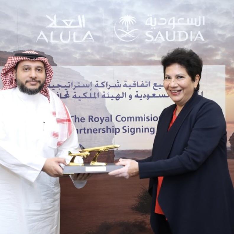 الخطوط السعودية توقع إتفاقية شراكة استراتيجية مع الهيئة الملكية لمحافظة العلا لإطلاق حملة محلية