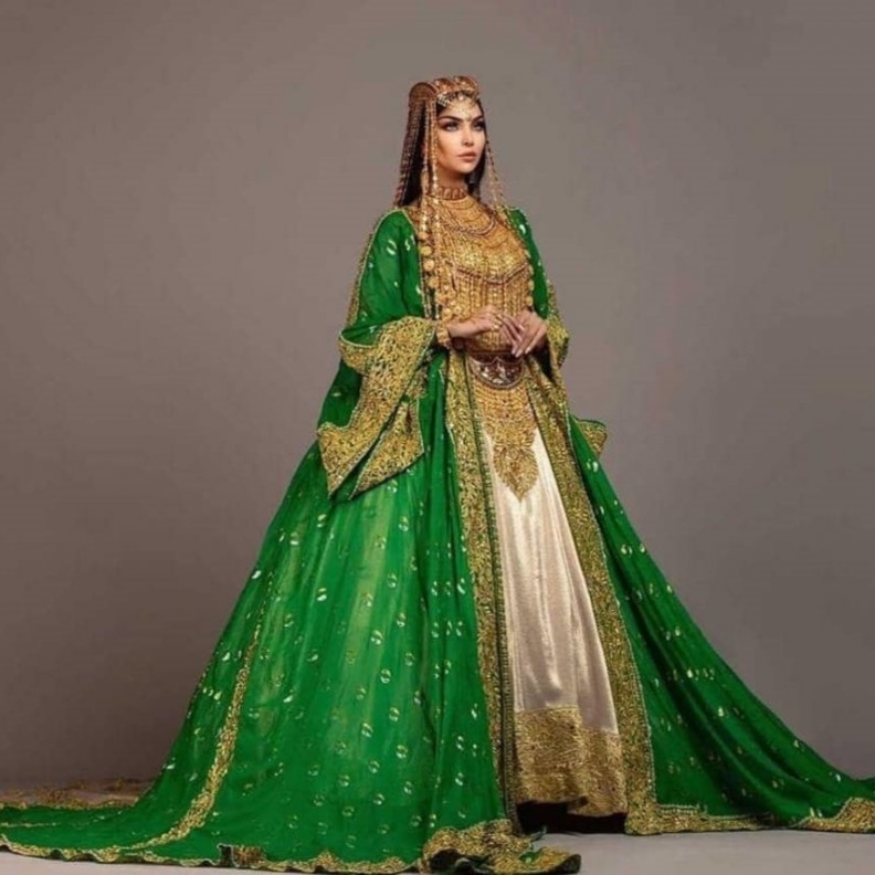  موديلات فساتين ليلة الحنة باللون الاخضر والذهبي