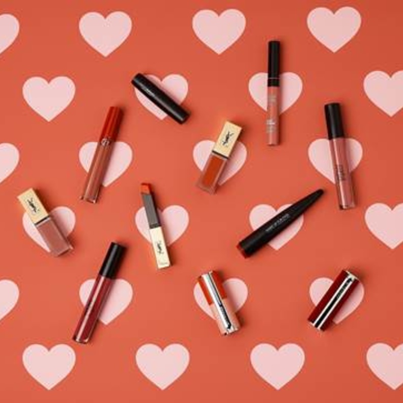 الحب يفوز دوماً مع وجوه 