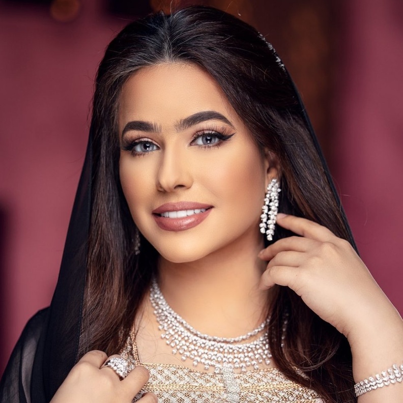  الإعلامية الإماراتية حصة الفلاسي