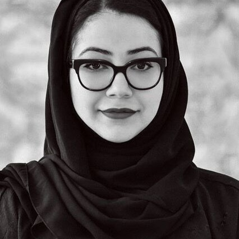 الفنانة الإماراتية آلاء إدريس.. موهبة فنية مبدعة وأعمال بمذاق فني رفيع