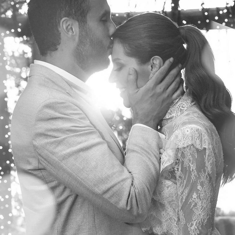  كارلا حداد مع عريسها