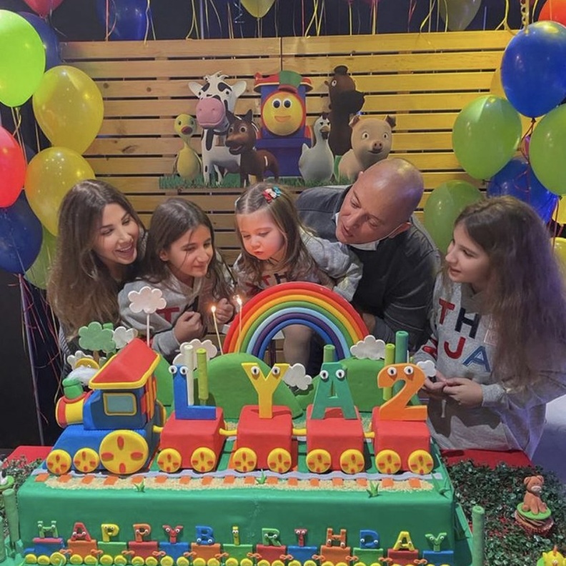 نانسي عجرم تنشر صور عائلية لطيفة بمناسبة عيد ميلاد ابنتها الصغيرة