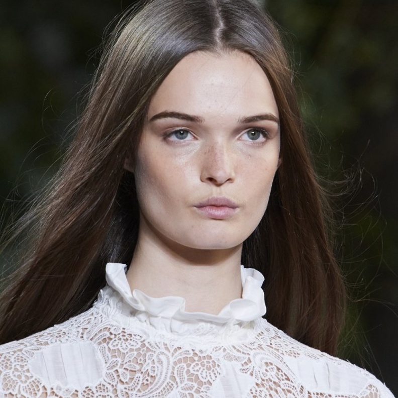 نصائح ومستحضرات جمال للعناية بالشعر وصحته في شتاء 2021