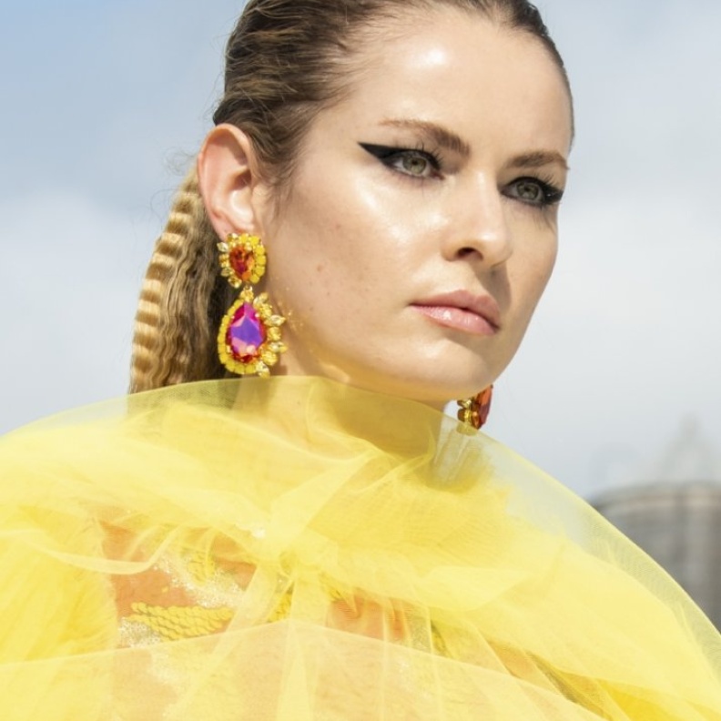 رسمات الايلاينر العريض المجنح من دار Flying Solo