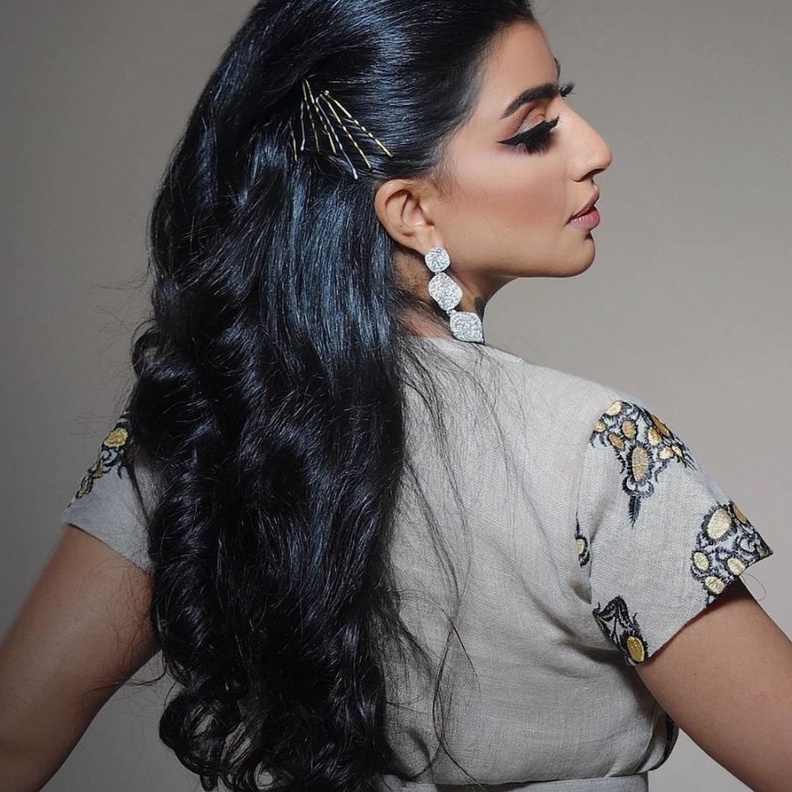  صبغ الشعر بالطرق الطبيعية هي إحدى النصائح لشعر صحي مثل بثينة الرئيسي