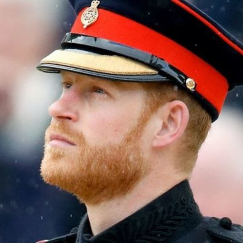 ‎هل تعوض الملكة الأمير هاري وتعيد له الألقاب العسكرية؟