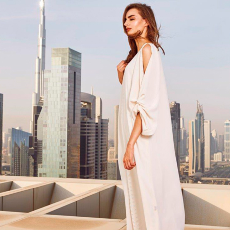 عبايات بالوان فاتحة للعروس