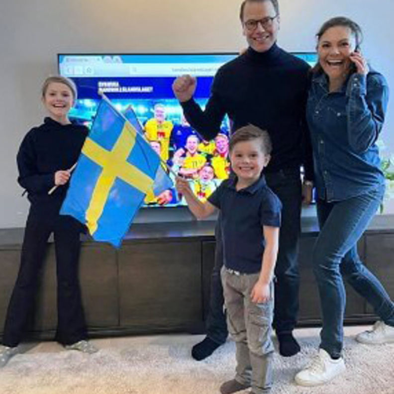 الأميرة فيكتوريا وعائلتها تابعت أحداث المباراة